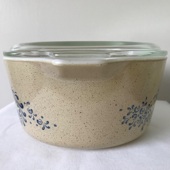 Vintage Pyrex by Corning - Homestead Round Casserole with Clear Lid Cover - Picture 3 of 16